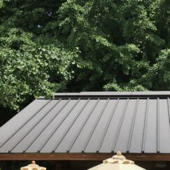 ガルバリウム鋼板の立平葺き屋根