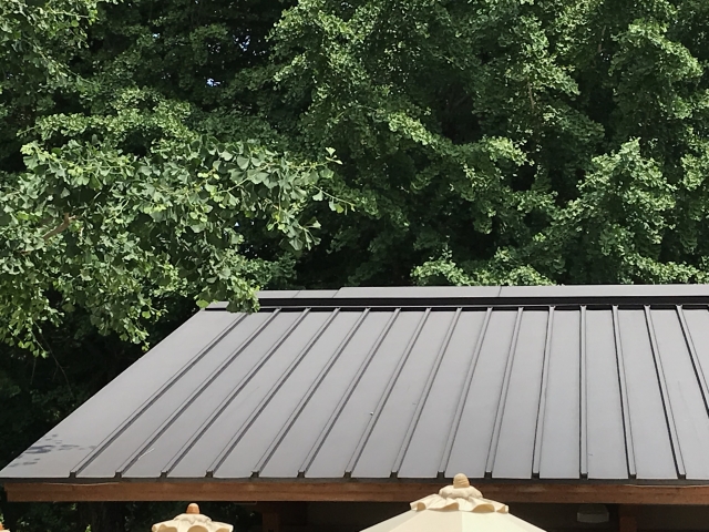 ガルバリウム鋼板の立平葺き屋根