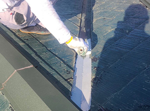 貫板交換・屋根防水塗装工事　下塗り・板金錆止め加工
