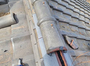 千葉市中央区の瓦屋根棟積み直しとラバーロック工事　冠瓦設置