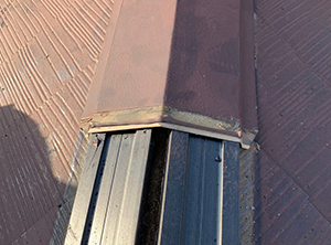 東金市で屋根塗装と貫板交換工事　重ね部シーリング
