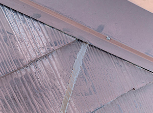 東金市で屋根塗装と貫板交換工事　割れ補修