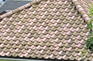 セメント瓦とモニエル瓦とは？屋根材の特徴とメンテナンス方法について