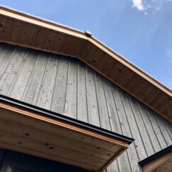 住宅の屋根と庇