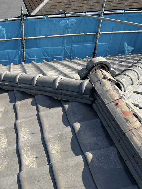 木更津市で屋根の葺き替え工事・軒天上張り工事の施工前写真