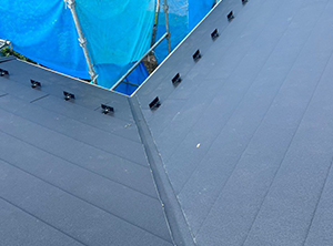 羽生市でカバー工法（屋根重ね葺き）の屋根修理　スーパーガルテクト新設