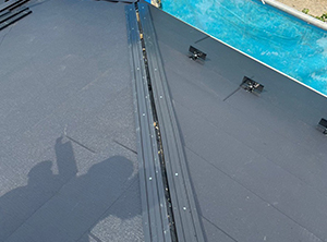羽生市でカバー工法（屋根重ね葺き）の屋根修理　貫板新設