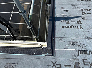 茂原市でカバー工法による屋根修理　軒先水切り板金設置